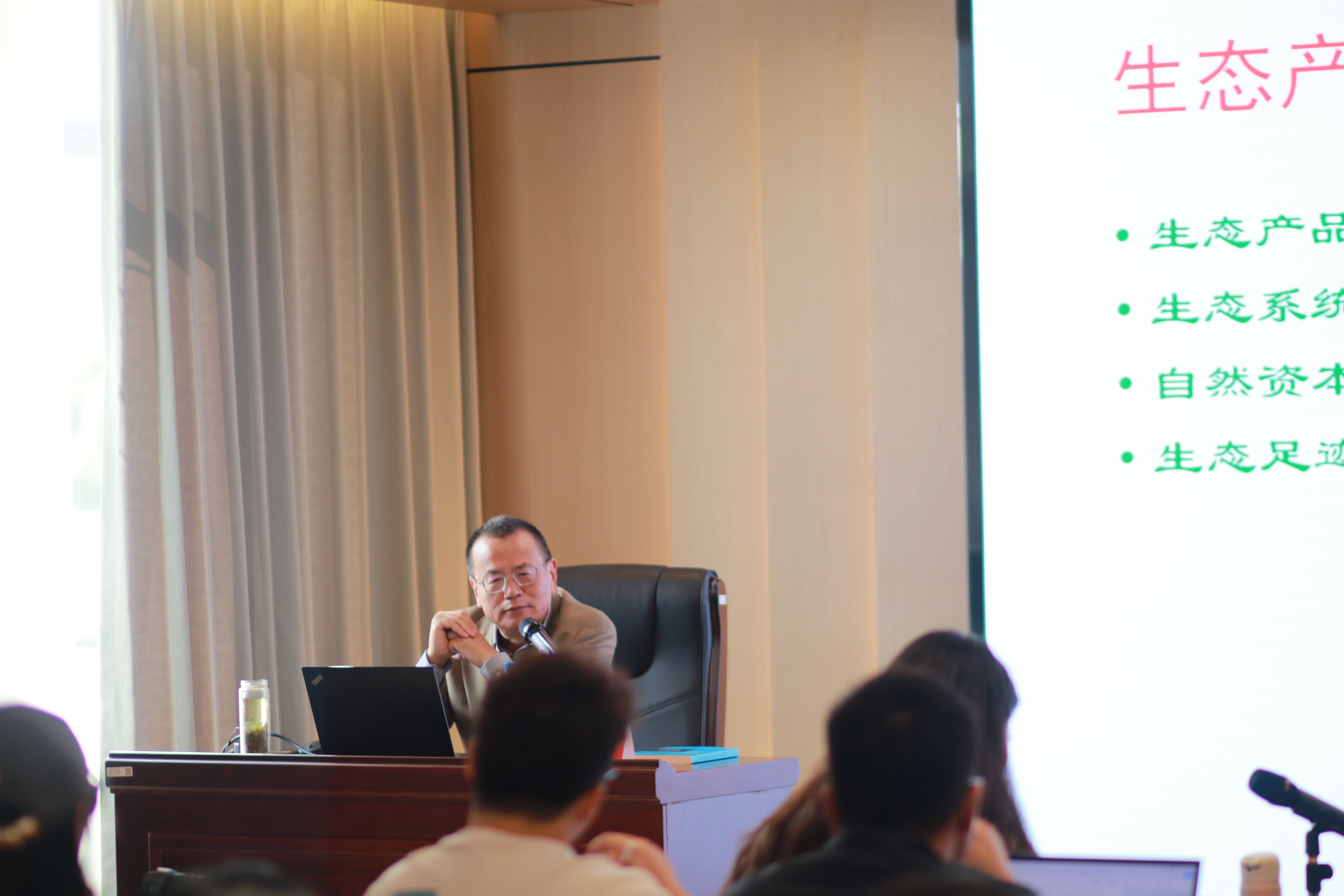 刘璨教授为熟女自慰“经管大讲堂”做学术报告